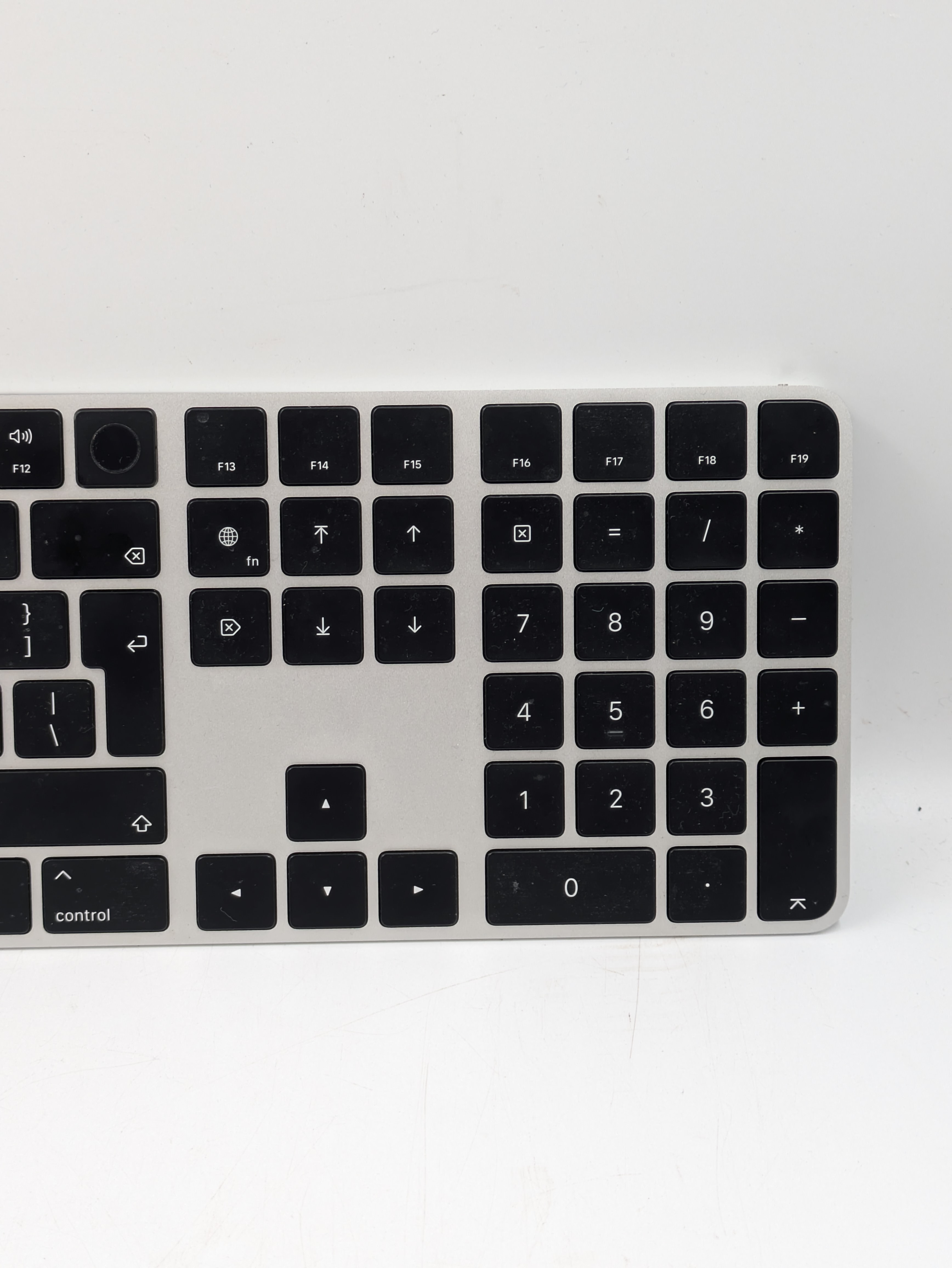 Pre-owned APPLE MAGIC KEYBOARD WITH TOUCH ID AND NUMERIC KEYPAD